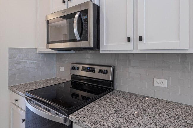 Building Photo - Beautiful 4 Bedroom Home Piedmont School D...