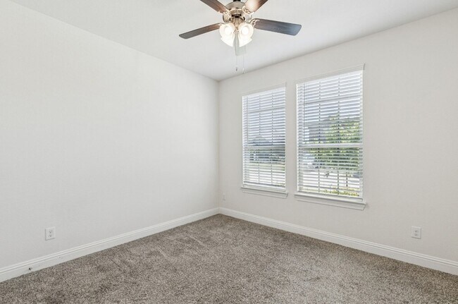 Building Photo - 2913 Cerro Ranch Rd
