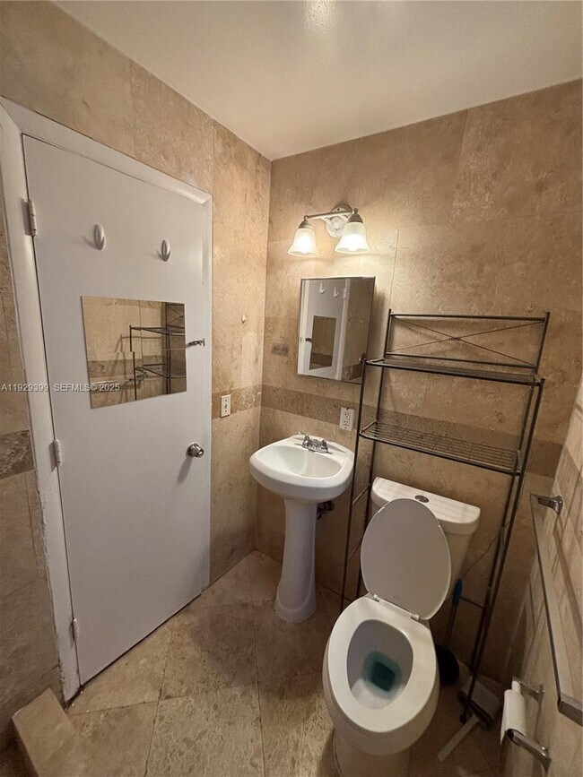 Building Photo - 1522 Meridian Ave