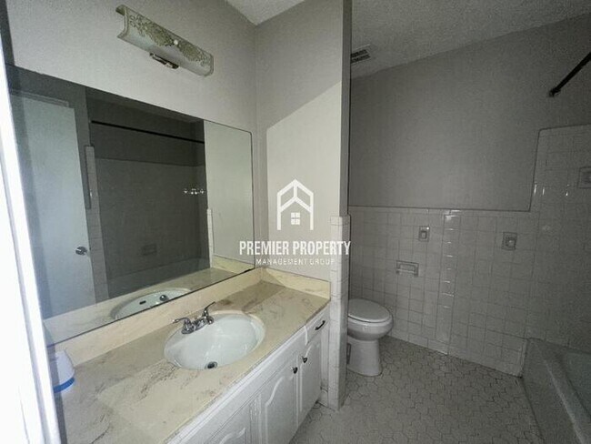 Building Photo - 2777 Chiswood St