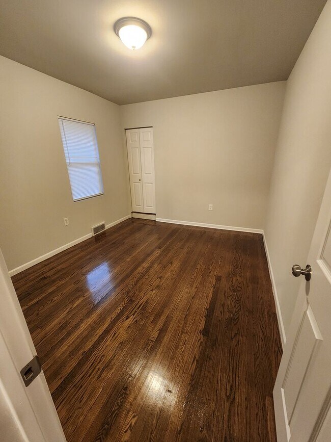 Building Photo - Large 2 Bedroom Home Section 8 accepted!