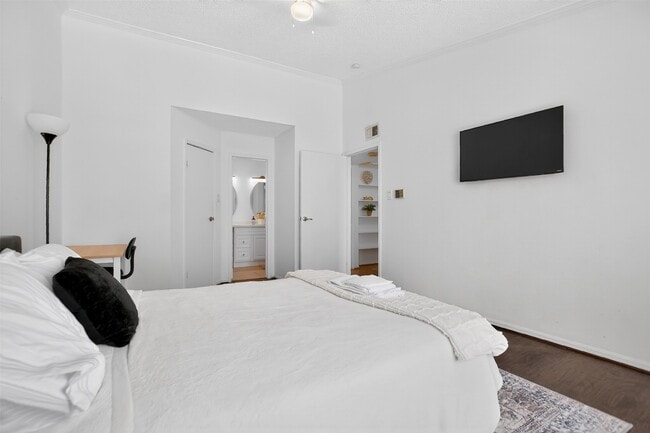 Building Photo - 3770 Lovers Wood Ln