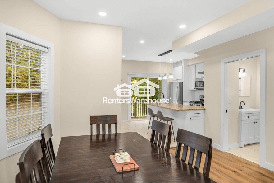 Building Photo - 206 Robie St E