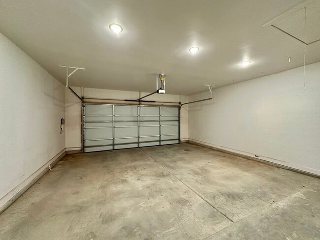 Building Photo - Refined Living in Preston Manor | Stunning 4/3/2 With Elevated Finishes