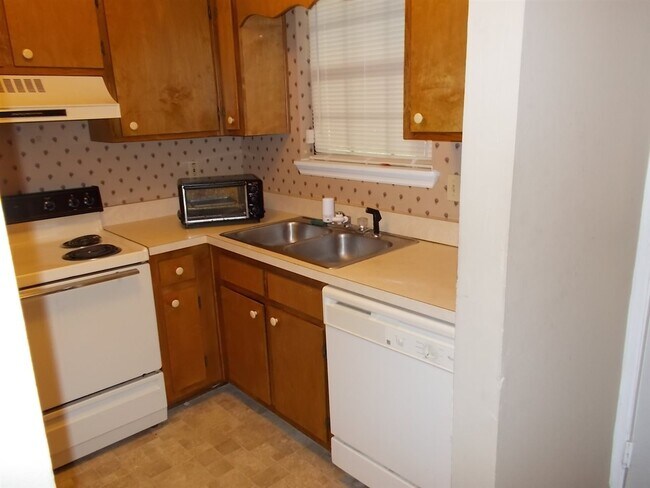 Building Photo - 1103 Greentree Ct