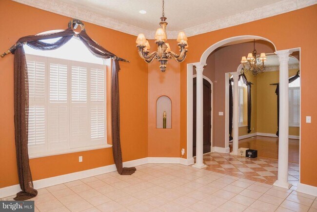 Building Photo - 6902 Tower of London Dr