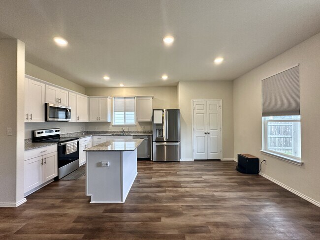 Building Photo - 10235 Crossbuck
