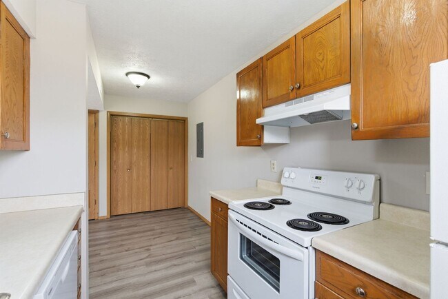 Building Photo - 3360 S Fairway Ave