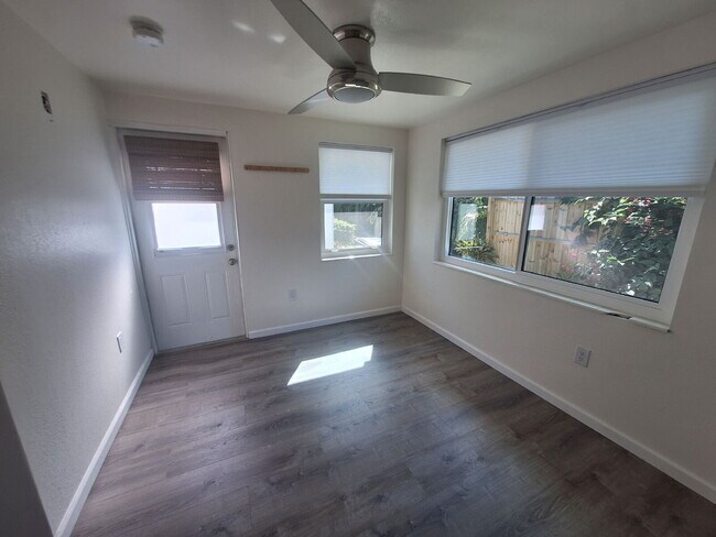 Building Photo - Charming Villa for Rent in Venice Gardens