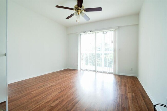 Building Photo - 300 SW 134th Way