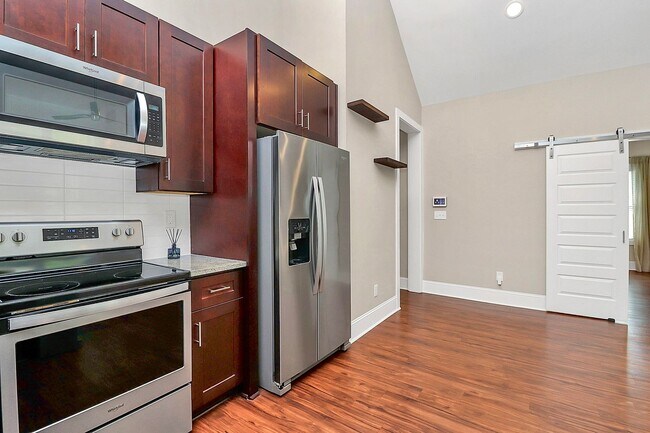 Building Photo - Newer Build Single Family in Washington Heights!