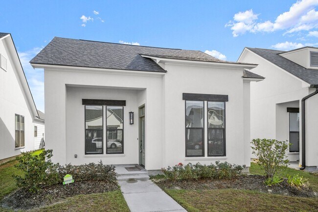 Primary Photo - 4 bedroom, 2 bath home in the heart of Cen...