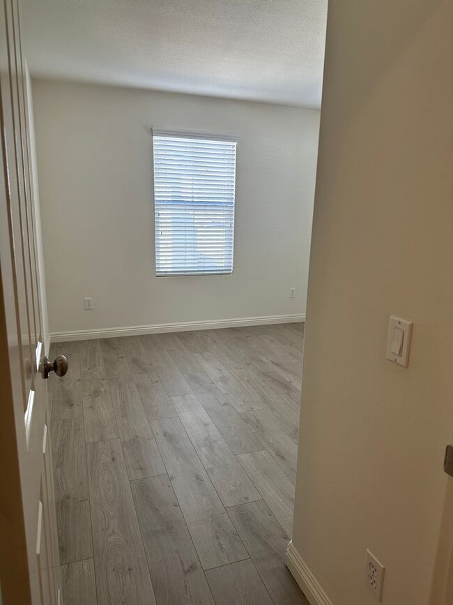 Building Photo - 3 bed  + Loft / 3.5 bath in Placentia, Ora...