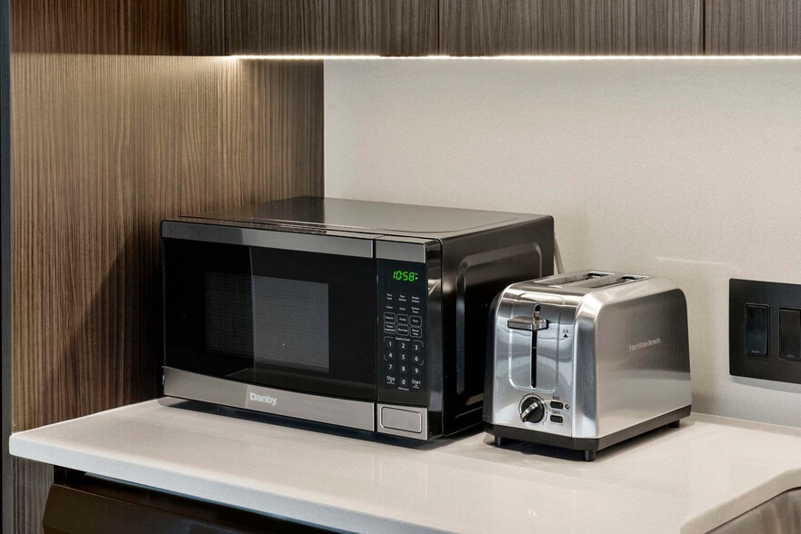 Building Photo - 633 S LaSalle St