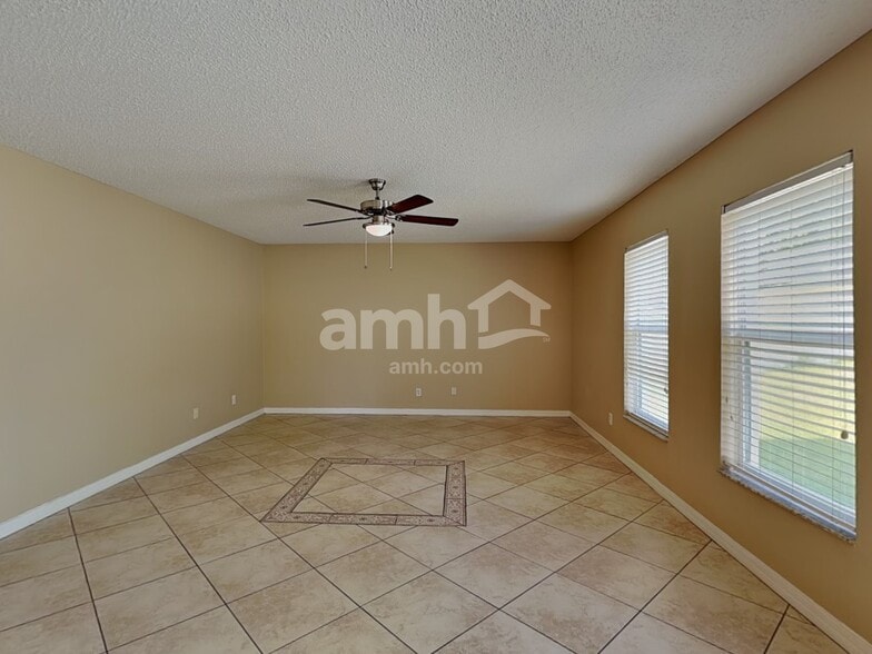 Building Photo - 1888 Vale Dr