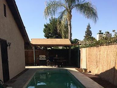 Building Photo - Beautiful home in Southwest Bakersfield- Near Stockdale High school ,Warren Jr High and Old river...