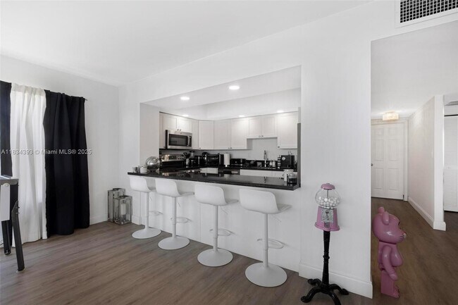 Building Photo - 11111 Biscayne Blvd