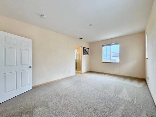 Building Photo - Spacious 4BR / 2.5BA Home in Prime Pittsburgh CA Location