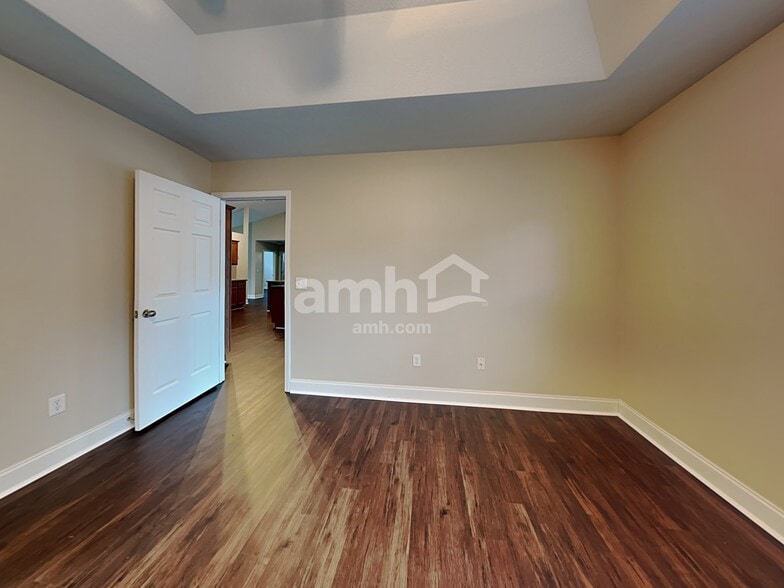 Building Photo - 230 Barberry Ln