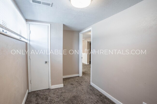 Building Photo - 6773 S 1300 W