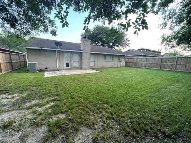 Building Photo - 9907 Sparrow St