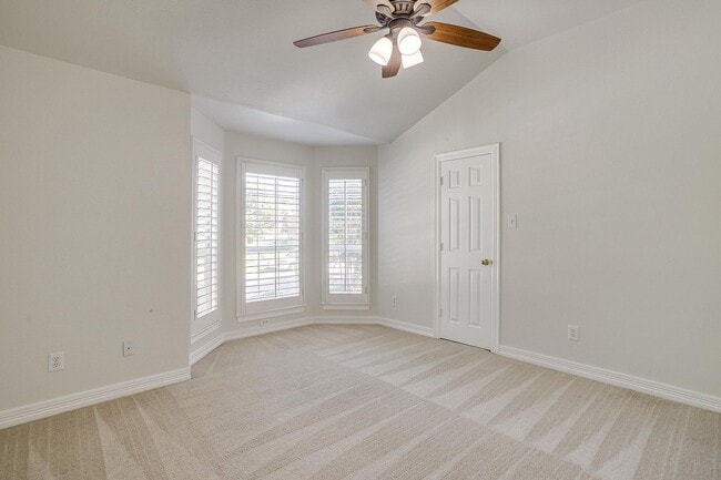 Building Photo - Amazing Town Home in Arlington Heights- West Fort Worth Living- 3 Bed, 2.5 Bath- 76107