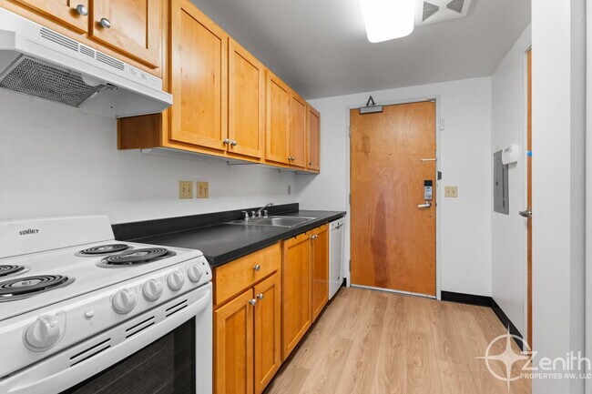 Building Photo - 701 Columbia St