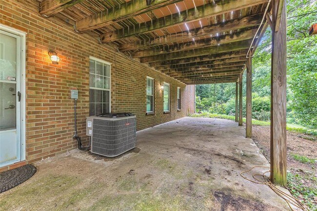 Building Photo - 140 Livingston Cir