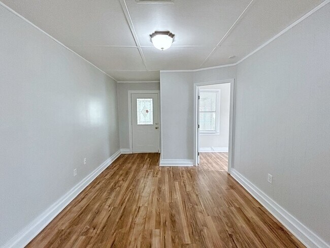 Building Photo - 317 Glenmore Ave