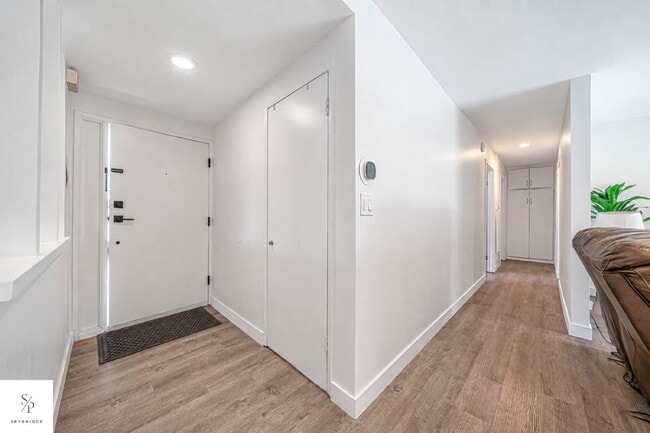 Building Photo - Furnished 5-Bedroom Home Near the 57 & 60 — Ideal for Roommates or Students