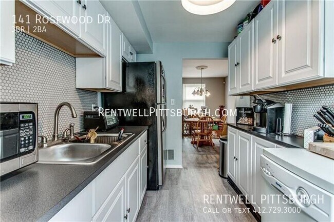 Building Photo - 141 Rosewood Dr