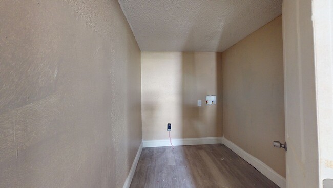 Building Photo - 131 Sturges Ave