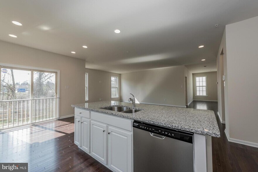 Building Photo - 2302 Grove Hurst Ln