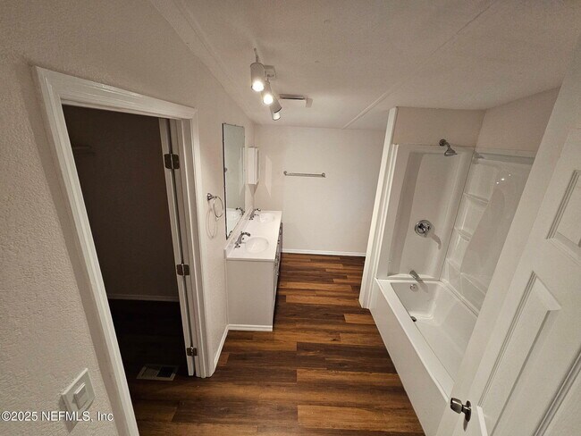 Building Photo - 2916 Guava Ct
