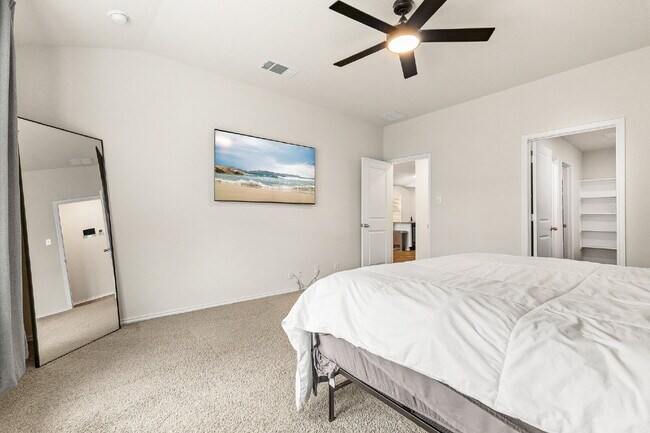 Building Photo - 6430 Greensleeves