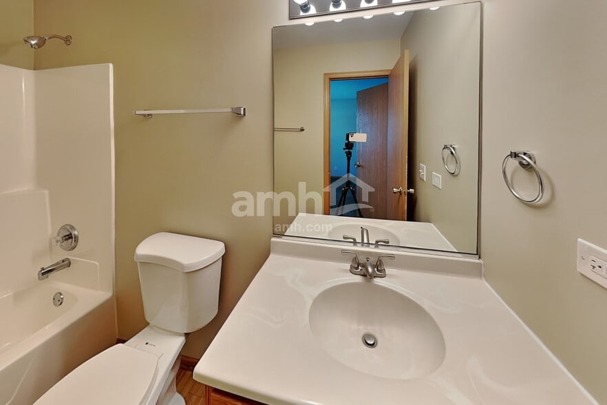 Building Photo - 481 Pheasant Chase Dr