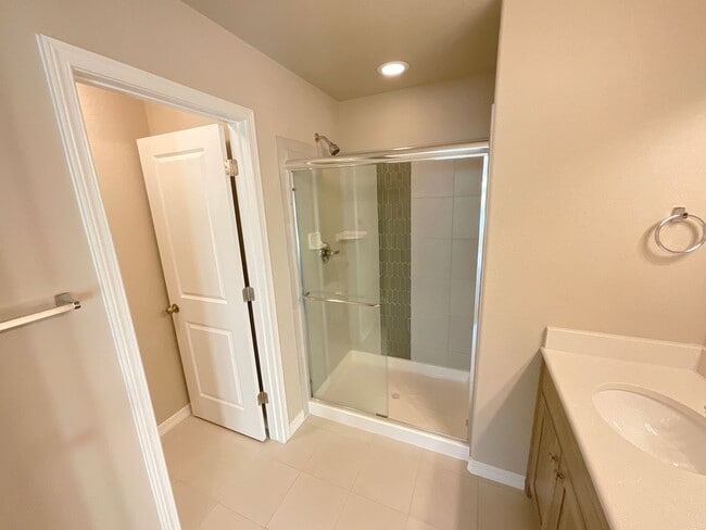 Building Photo - 4 Bedroom Townhome Available Near Tutt Blvd & E Woodmen Rd