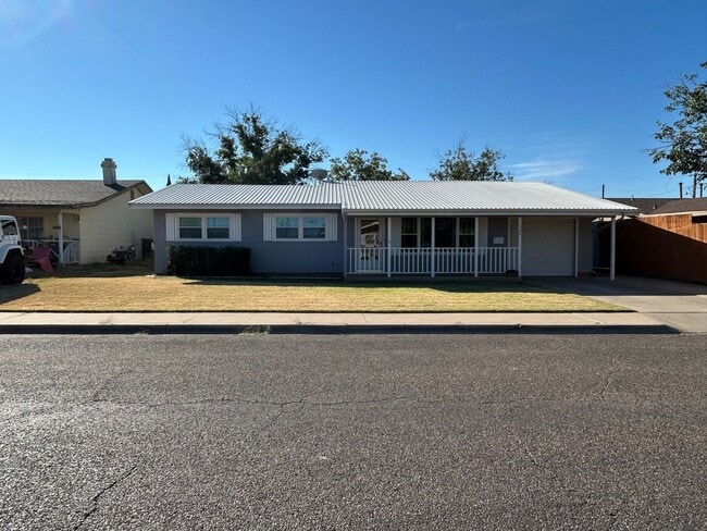 Primary Photo - Charming Family Home Near John Ireland Ele...