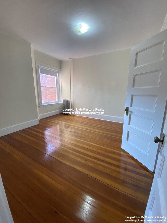 Building Photo - 1595 Beacon St