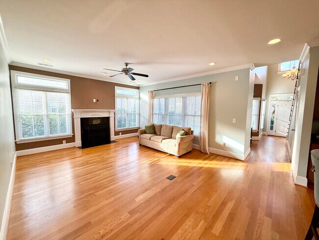 Building Photo - 4228 Pine Hollow Dr