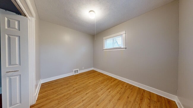 Building Photo - 4420 Bush Ave