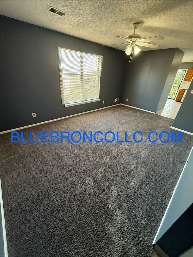 Building Photo - Cute 2 bedroom 1 bathroom home with 1 car garage