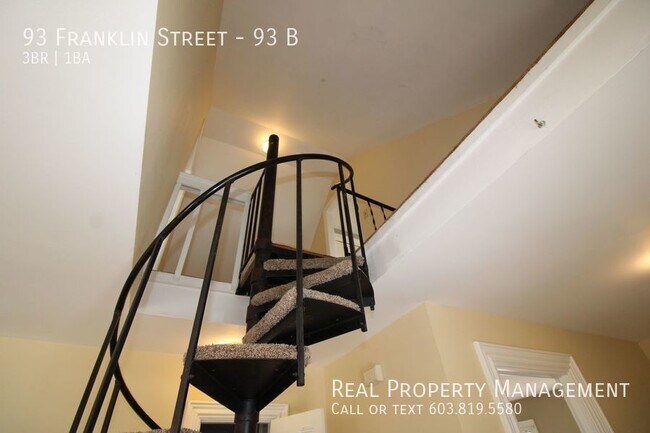 Building Photo - Spacious 3 Bedroom Duplex in Somersworth!