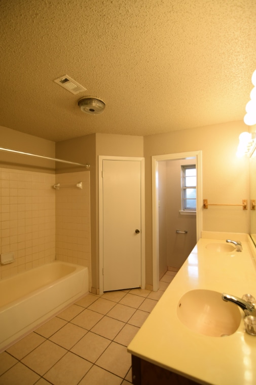 Building Photo - 3311 Johnson Dr