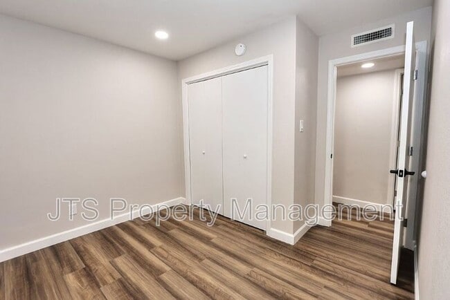 Building Photo - 3160 Watt Ave