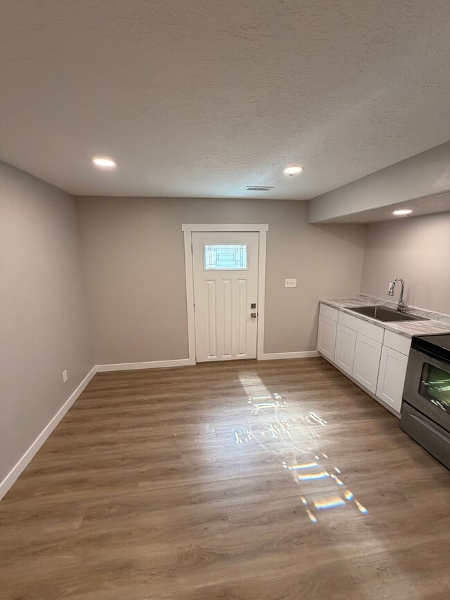 Building Photo - 4459 Pine Hollow Dr