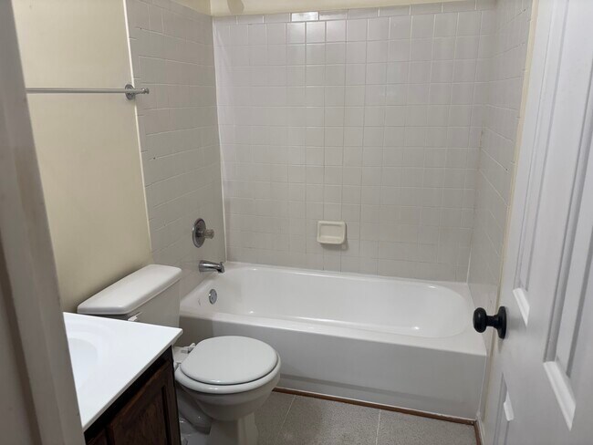 Building Photo - 4150 Crab Apple Ct