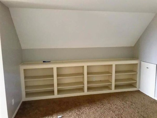 Building Photo - 921 SW Ovation Dr