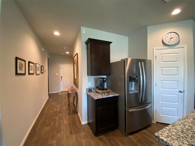 Building Photo - 3935 Country Club Dr