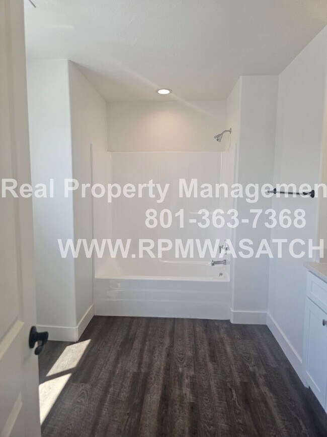 Building Photo - 738 N 160 E